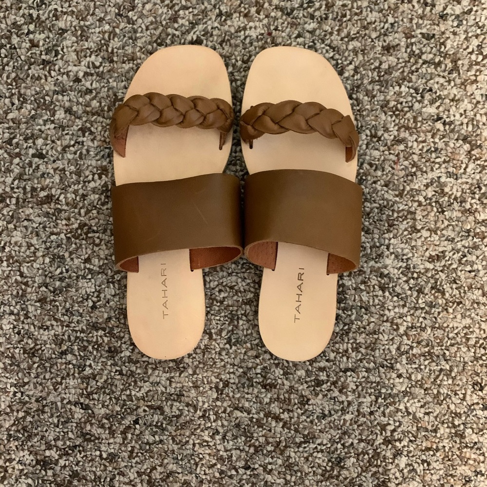 Tahari sandal 7.5 narrow